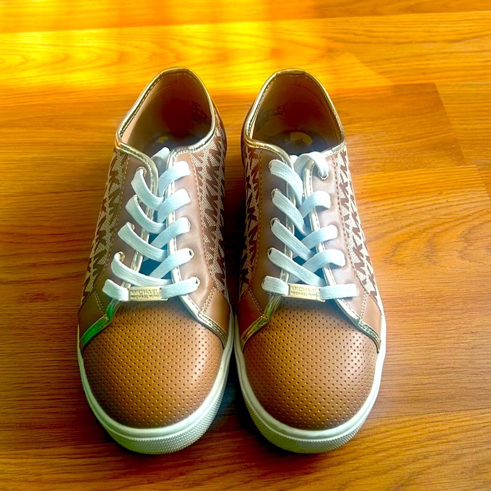 Girl shoes